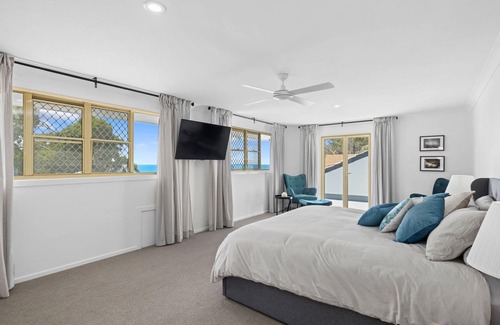 Coffs Harbour House | Introducing Charlesworth House, a must-stay for beach luxury and comfort.