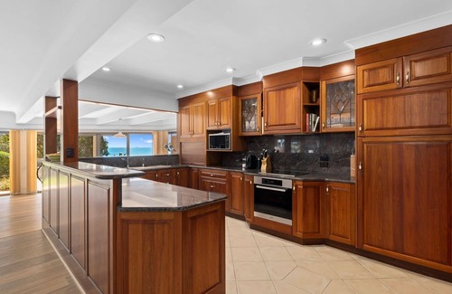 Coffs Harbour House | Introducing Charlesworth House, a must-stay for beach luxury and comfort.