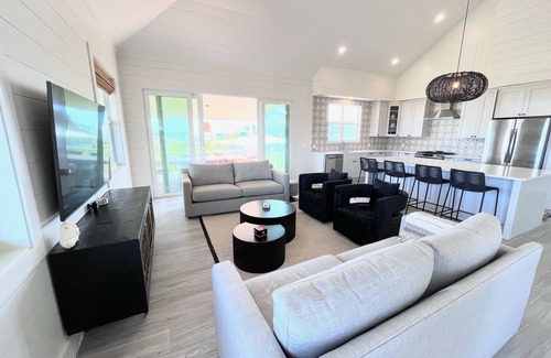 Hope Town House | Introducing Royal Palms: Your Island Retreat in Near Tahiti Beach