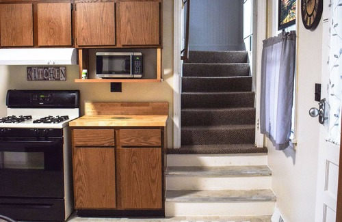 Manistee House | Introducing T&T's Cozy Farmhouse: Your perfect Getaway in Manistee!