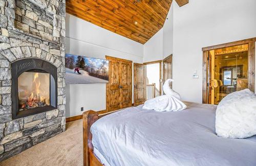 Big White Ski Resort Ski Chalet | Inuksuk Lodge - 4800 sq ft of Big White Excellence!