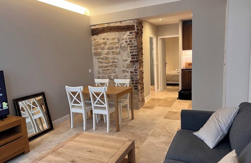 Saint-Thomas-d'Aquin Apartment | Invalides, Bon Marché, Plongez Dans la vie Parisienne