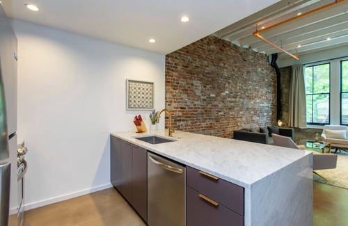Washington Square West House | Inventors' Loft - Luxury, Upscale, Quiet 2BD!