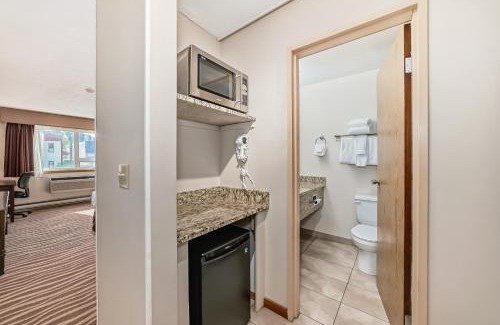 East Kootenay Hotel | Invermere Inn & Suites
