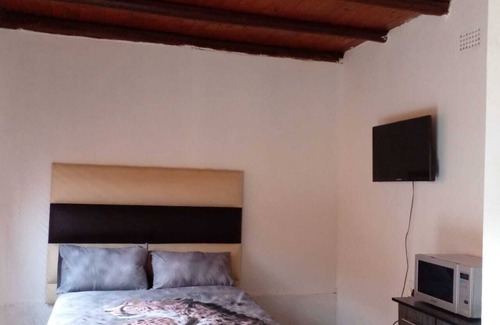 Greater Johannesburg Metropolitan Area Cottage | Inviting 1-Bed Cottage in Randburg