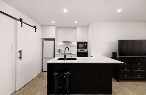 New Farm Apartment | Inviting 1-Bed with Pool by Parks & Shops