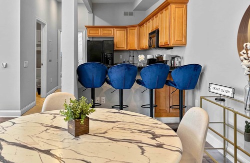 Old City Apartment | Inviting 1BD | 5 Beds | Steps to Independence Hall