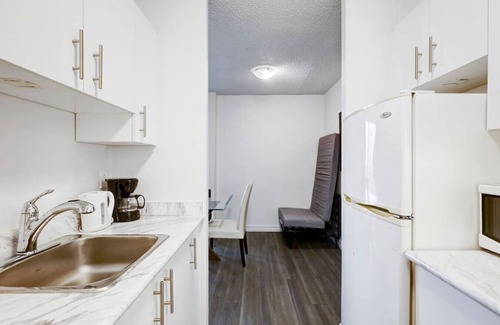 Chinatown Apartment | Inviting 1BR on Rene-Levesque
