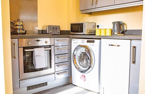 Wolverhampton Apartment | Inviting 2-bed Apartment in Wolverhampton