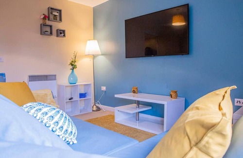 Wolverhampton Apartment | Inviting 2-bed Apartment in Wolverhampton