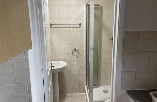 Heathrow Villages House | Inviting 2-bed Apartment Near Heathrow
