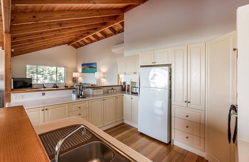 Dunsborough Cottage | INVITING 2 STOREY COASTAL COTTAGE SITUATED HIGH ABOVE OLD DUNSBOROUGH