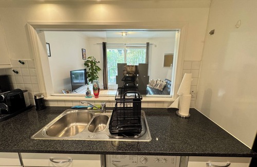 Riverside Apartment | Inviting 2BD Flat with Gym, 8 Mins to Tower Bridge
