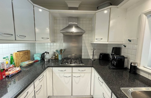 Riverside Apartment | Inviting 2BD Flat with Gym, 8 Mins to Tower Bridge