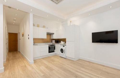 Southfield Apartment | Inviting 2BR flat in Chiswick, 10-minute station