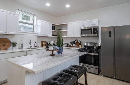 Central City Apartment | Inviting 3-Bedroom Getaway - Minutes from NOLA Flavor