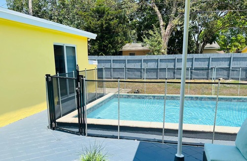 Driftwood House | Inviting 3 Bedrooms Hollywood Pool Home.