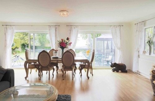 Hythe House | Inviting 7-Bed House with sea views in Hythe.