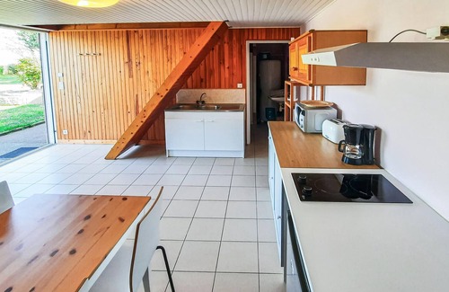 Le Vivier-sur-Mer Apartment | Inviting apartment directly on the sea.