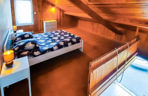 Le Vivier-sur-Mer Apartment | Inviting apartment directly on the sea.