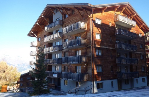 Saint-Pierre-de-Clages Apartment | Inviting apartment near village center