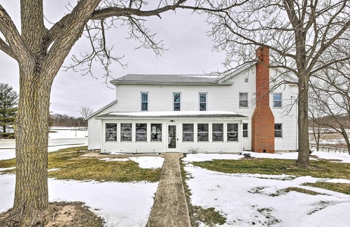 Ashland House | Inviting Ashland Farmhouse: 7 Mi to Downtown!