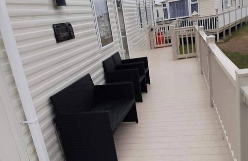 Skegness Cabin | Inviting beautiful 3-Bed Caravan in Ingoldmells
