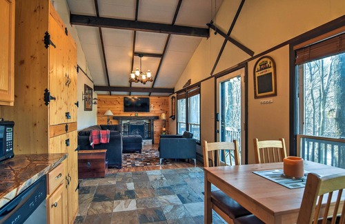 Beech Mountain Cabin | Inviting Beech Mountain Family Retreat w/3 Decks!