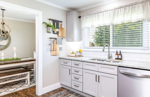 Maryville House | Inviting, Clean, Comfortable Spacious 3/2 Home in Maryville
