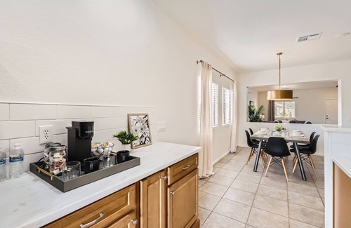 Casa Del Rey at Camino a Lago House | Inviting, Clean & Cozy Retreat: Relax & Refresh in the Hot Tub or Play Sports!