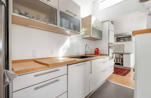 Karrebksminde House | Inviting cottage by the beach with a lake view