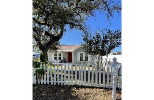 Panama City House | Inviting cottage in downtown Panama City.