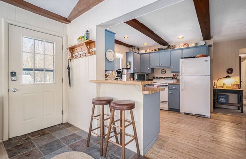 Glenn Haven Shores House | Inviting dog-friendly home with Lake Michigan views & charming sunroom