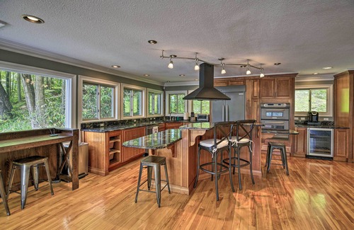 Caryville House | Inviting Family Abode w/Dock on Norris Lake!