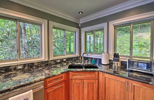 Caryville House | Inviting Family Abode w/Dock on Norris Lake!