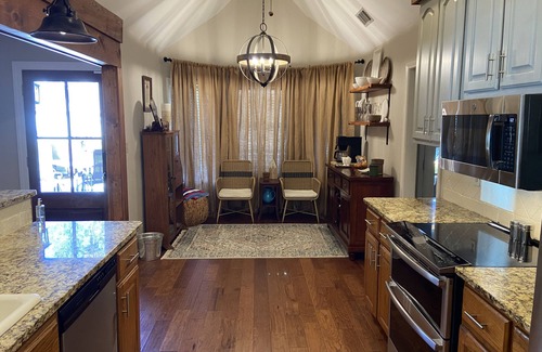 Oxford House | Inviting farmhouse with private pool
