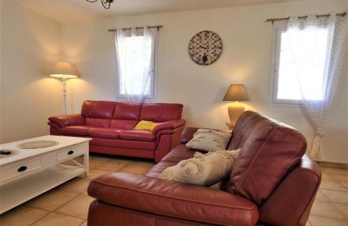 Saint-Paul-Trois-Chateaux Villa | Inviting villa in Saint Paul trois Chateaux with pool