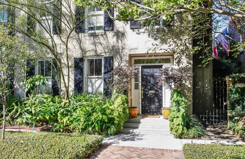 Historic Downtown Savannah Apartment | Inviting garden level apartment, The JAD Cox Suite