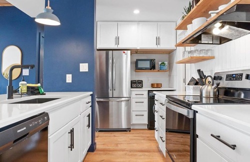 Summit Cove Condo | Inviting Gem Near Lake Dillon: Balcony & Fireplace