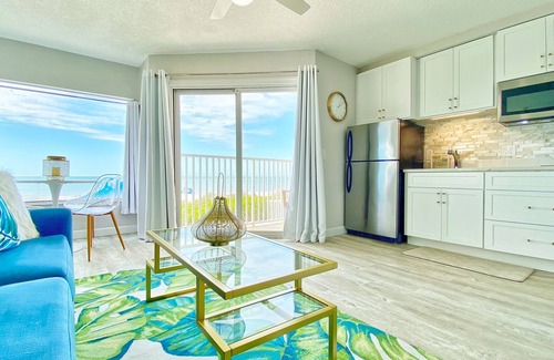 Belleair Beach Condo | Inviting Gulf-front condo with pool, beach access, private balcony & central AC