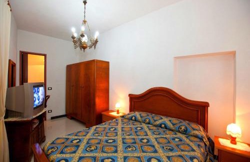 Rio House | Inviting Holiday Home with Terrace, Garden Furniture, BBQ