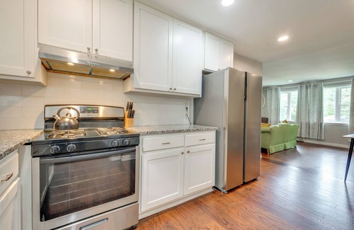 Gresham Park House | Inviting Home w/Backyard: 8 Mi to Dtwn Atlanta!