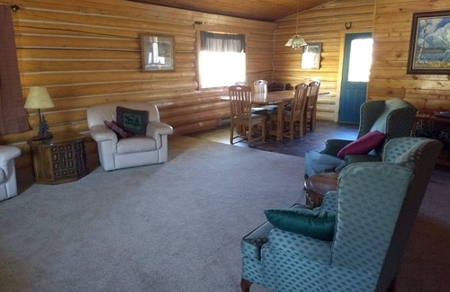 Wapiti House | Inviting Log Home in Quiet Valley near Yellowstone