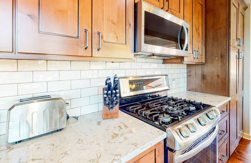 Baldy Mountain House | Inviting mountain getaway w/ scenic deck, private hot tub, pool table & foosball
