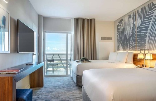 Central Beach Hotel | Inviting Ocean Stay with Pool Access Near Las Olas Blvd - 4 Relaxing Rooms