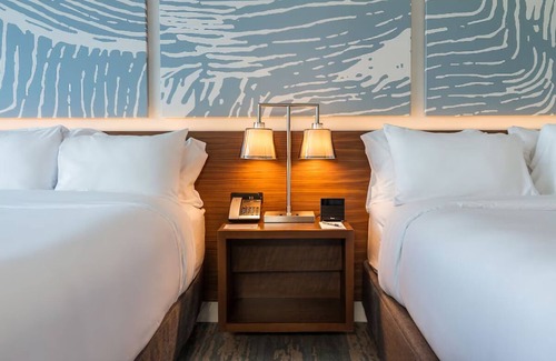 Central Beach Hotel | Inviting Ocean Stay with Pool Access Near Las Olas Blvd - 4 Relaxing Rooms