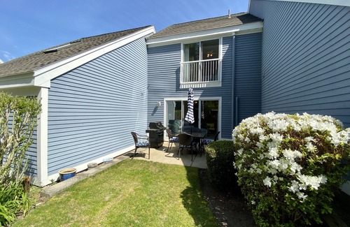 Brewster Condo | Inviting private patio, charming décor, and a wonderful location close to Pool, Tennis and Fitness.