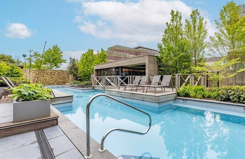 Kamperland Hotel | Inviting Room Near Nature Trails & Coastal Sites | Resort Access w/Free Parking