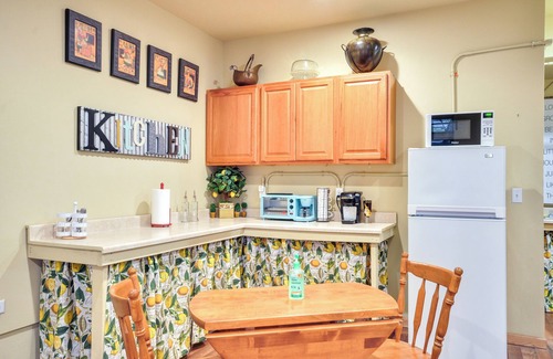 Hazel Dell Apartment | Inviting Studio w/Patio, 15 Mi to Portland!