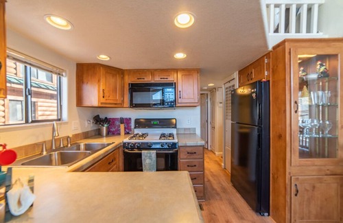 Fairplay Cabin | Inviting Tiny Home with Spacious Decks and Outdoor Space - The Northstar Cabin